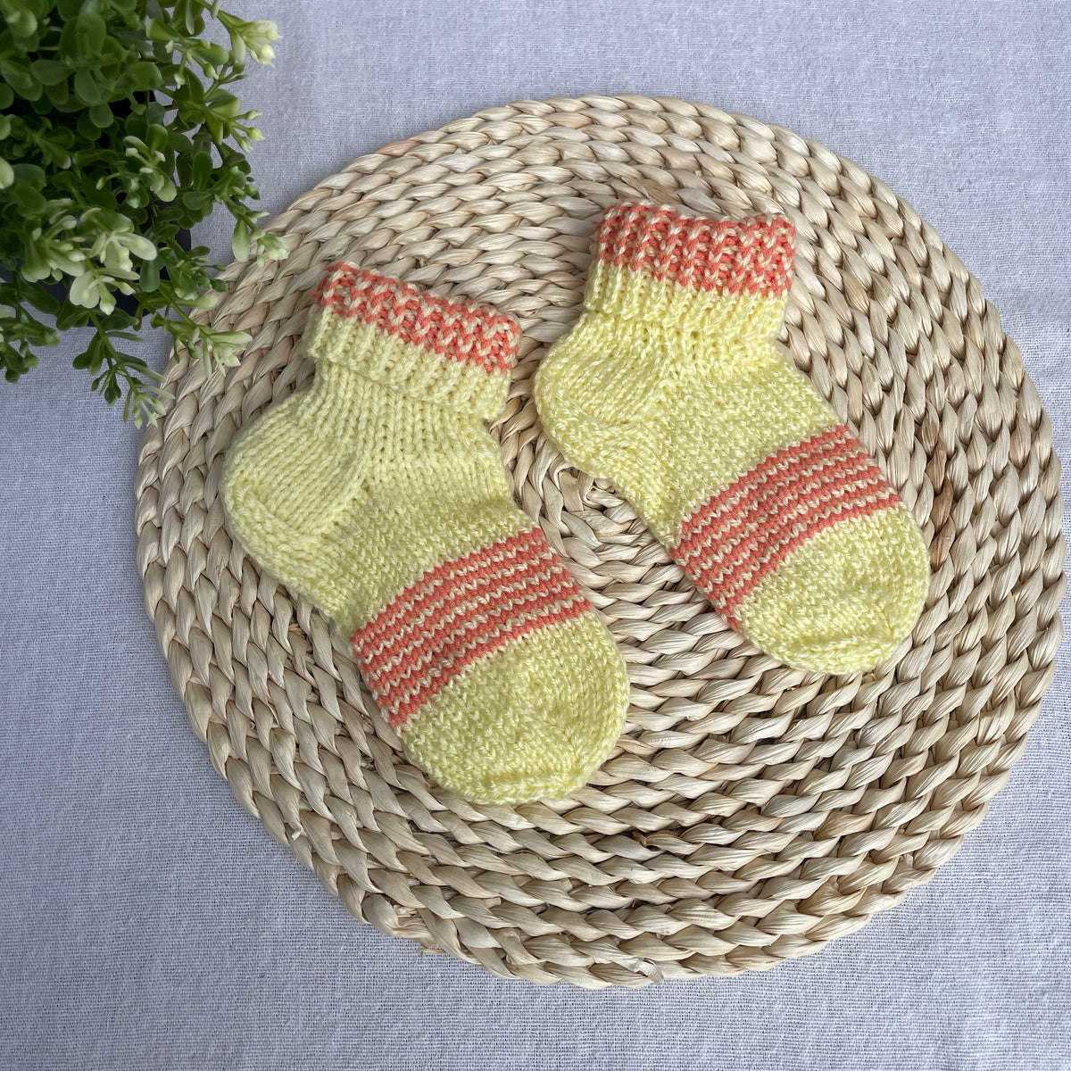 Knitted kids socks, size 17-18, 4-5 years (6,5 in/17 cm)